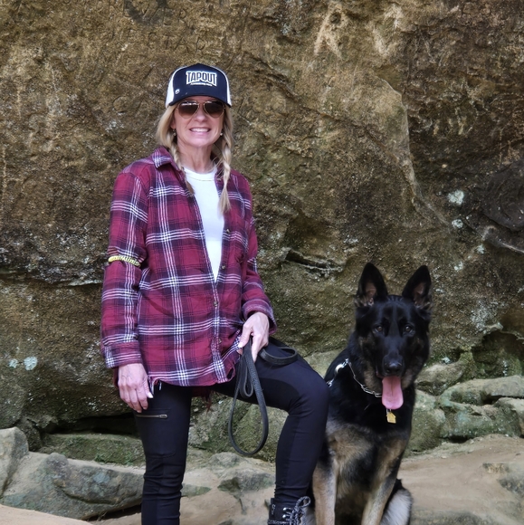 Meet your Posher, Stephanie - Picture 2 of 5